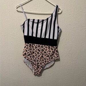 Striped and Leopard Print One-Shoulder Swimsuit